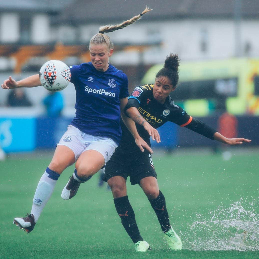 マンチェスター・シティFCさんのインスタグラム写真 - (マンチェスター・シティFCInstagram)「*inserts generic caption about the weather*⁣ ⁣ ⁣ #mancity」9月29日 21時30分 - mancity