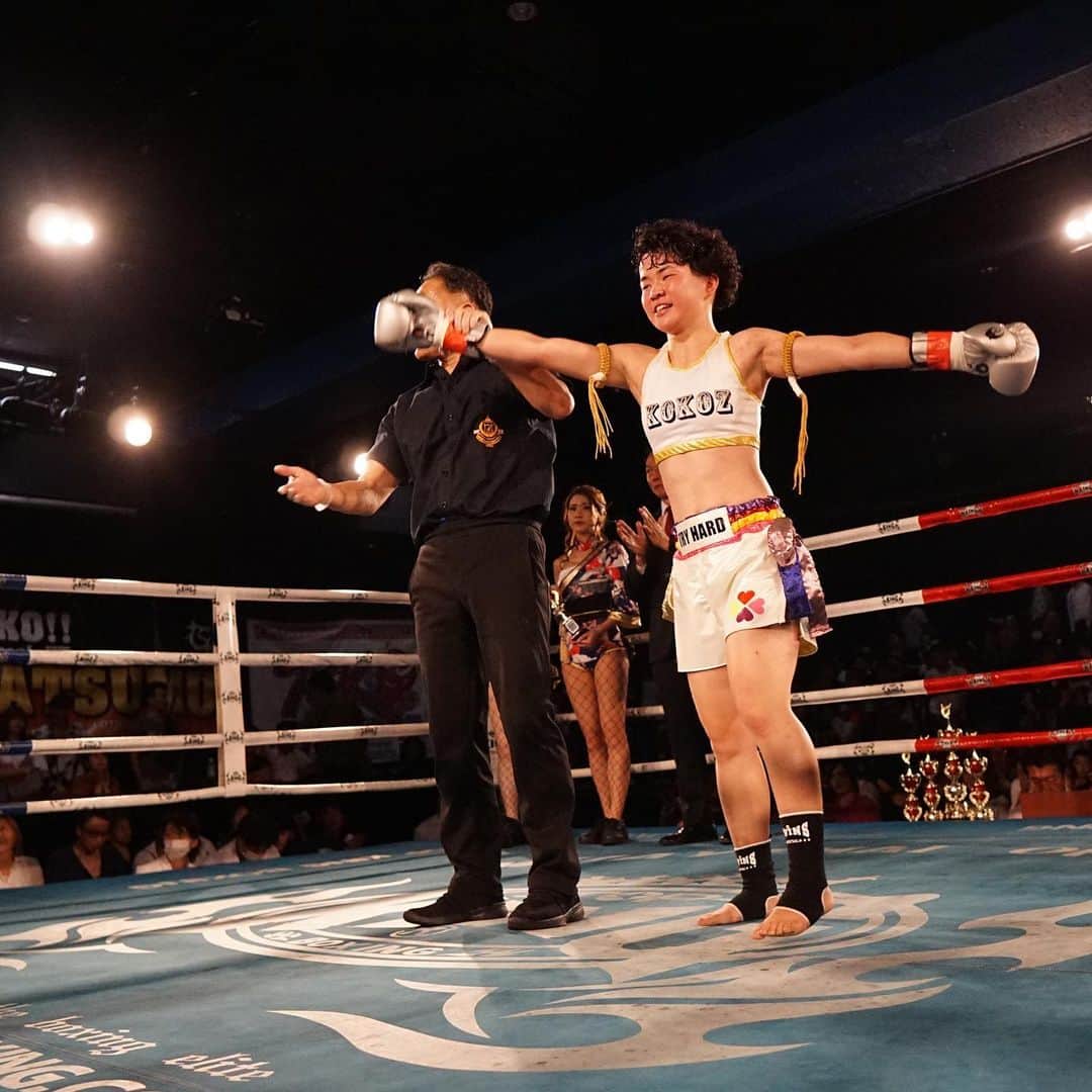 のインスタグラム：「今日は初、トライハードの選手が２つの興行に分かれてバタバタな日でした。 2人とも勝利！ 大きな勝利。 おめでとう！ さぁこの勢いで来週は福岡で若菜ちゃんがデビュー戦、大阪RIZINで大雅の大一番！ 行ったるぞー！！！！ トライハードジム の応援お願いいたします！ #トライハードジム  #TRYHARDGYM」