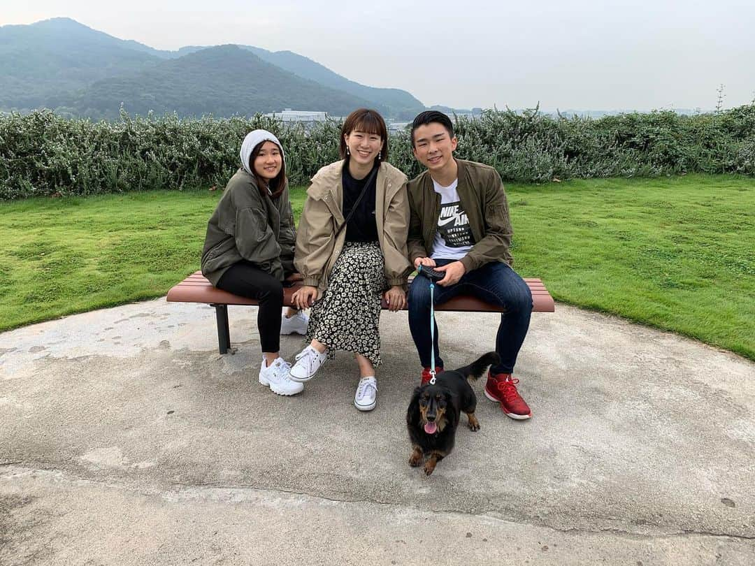 金戸凜さんのインスタグラム写真 - (金戸凜Instagram)「1泊2日の家族5人＋1匹の家族旅行 [完] 👪🐶 ・ 久しぶりにみんなでリフレッシュ！🥳🥳 ・ 飛込選手だからどんな時でも脚は綺麗にね😜 ・ Had a great time with my great family🥰 Keep your feet and toes beautiful even on a roller coaster!🎢 cuz we are diver😜❤️😂 ・ ・ #家族旅行 #那須ハイランドパーク #アスレチック #まる #2019」9月29日 21時46分 - rin.kaneto