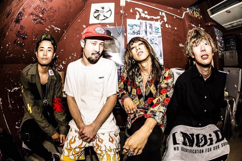 藤原広明のインスタグラム：「『都会のラクダ Tour 2019〜今すぐお届け！本格、ラクダチェリーパイ！〜』 桜坂セントラル w）四星球  四星球、そして沖縄のあなたにびっくらぶっ！！🦍🦍🦍🦍 photo by @cazrowAoki」