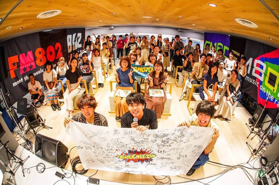 のインスタグラム：「GLICO LIVE LIFE！ 9月マンスリーアーティストは… ／ 🔥OKAMOTO'S ＼ FM802での公開収録の模様とメンバー全員へのインタビューをオンエア中！ 映画「HELLO WORLD」劇伴の話や同世代の特徴、武道館を終えての心境など幅広く話してます。 改めて大好きです。 #オカモトズ #FM802」
