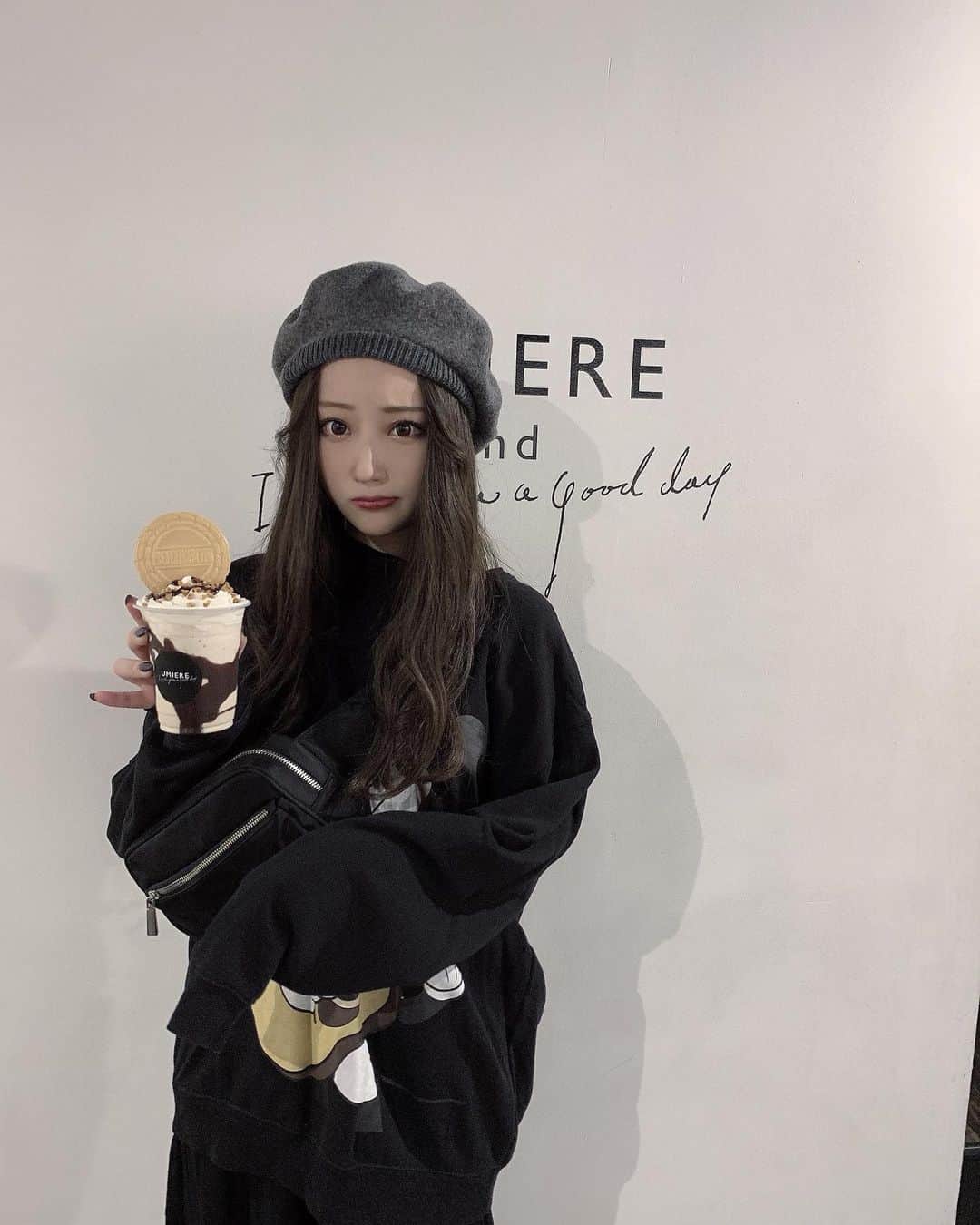 おもてちゃんのインスタグラム：「. 早くもう少し涼しくなればいいのに」