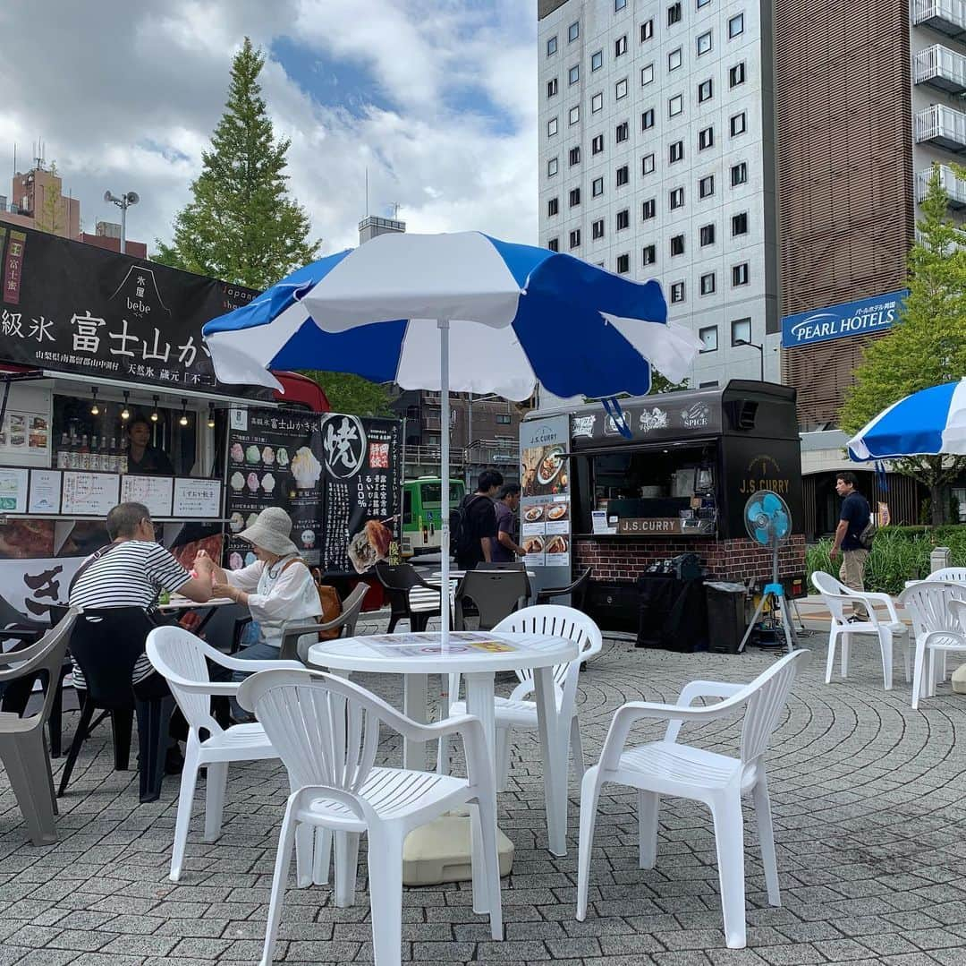 日本相撲協会さんのインスタグラム写真 - (日本相撲協会Instagram)「国技館グルメ🍦 ・ 今場所は時津風部屋のちゃんこを300円で販売！ 新登場のタピオカドリンクや、チーズハットグも販売してます！ ・ 国技館前では、日替わりキッチンカーが登場！ youtubeでは、時津風部屋ちゃんこの試作風景をご覧いただけます！ ・ @sumokyokai  #sumo #相撲 #大相撲 #9月場所 #九月場所 #秋場所 #両国 #両国国技館 #国技館 #両国グルメ #ちゃんこ #チーズハットグ #タピオカ  #たぴおか #タピオカ巡り #タピオカ」9月15日 14時04分 - sumokyokai