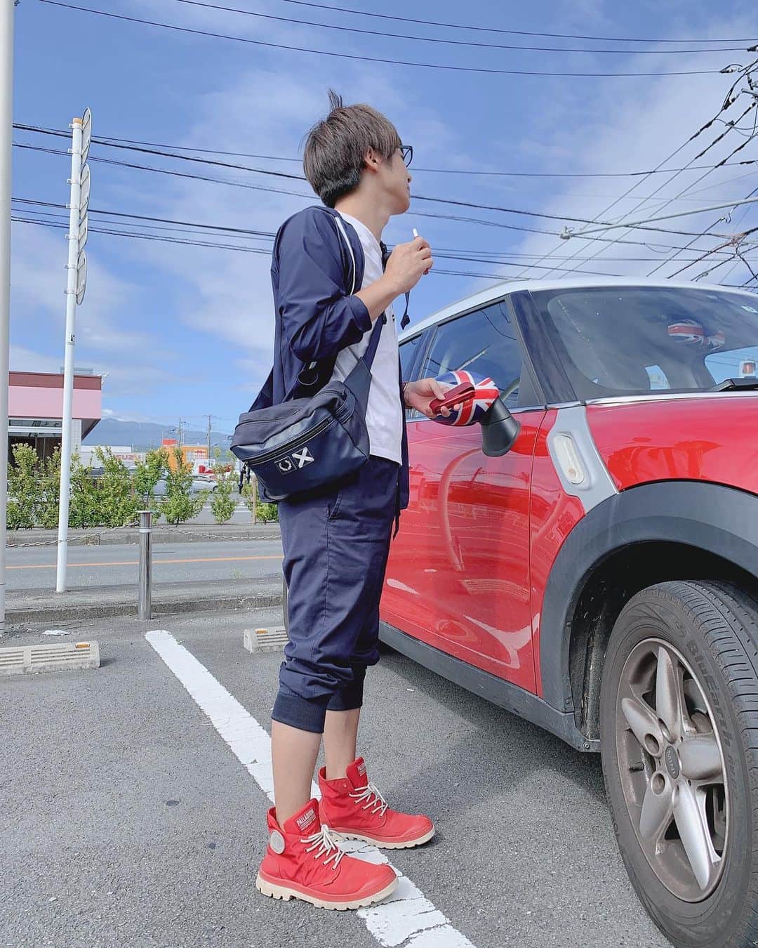 悠希さんのインスタグラム写真 - (悠希Instagram)「#MINI なんかさ紺と赤 全身MINIカラー MINIキャンペンガールかよ あいふぉんも赤だな」9月15日 14時06分 - jr_yk