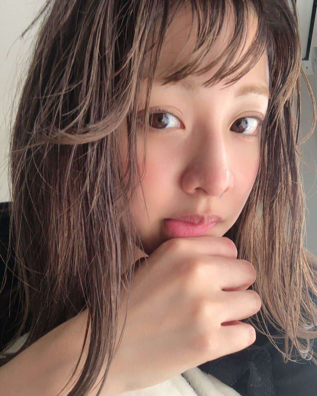 本郷杏奈さんのインスタグラム写真 - (本郷杏奈Instagram)「髪すこーしだけ切ってきた✂️ #phot #makeup #hair」9月15日 14時12分 - annahongou