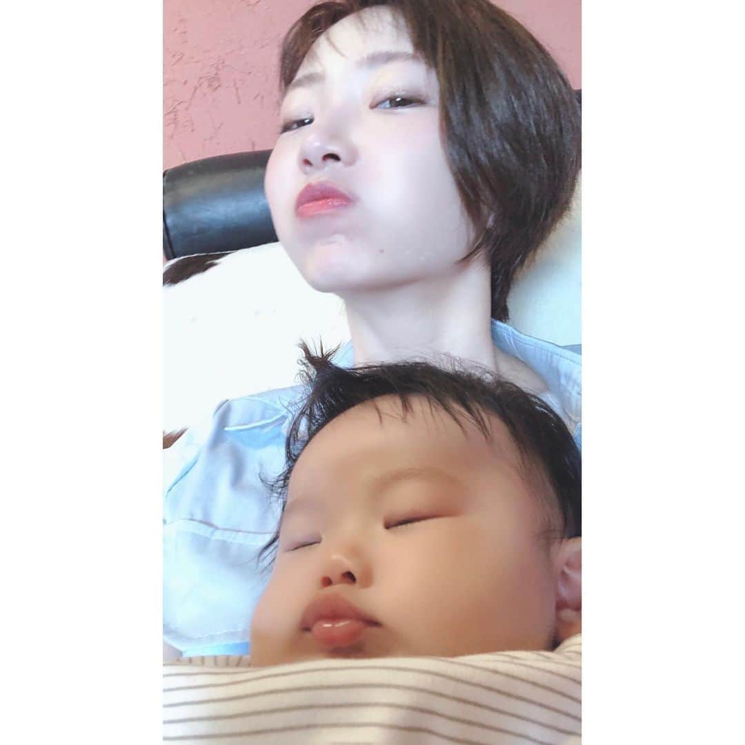 村本れいさんのインスタグラム写真 - (村本れいInstagram)「部屋付き温泉❤️﻿ ﻿ ﻿ ﻿ 3枚目は変な顔ばっかりしてくる﻿ 息子の真似﻿ ﻿ ﻿ ﻿ ﻿ ﻿ ﻿ #温泉旅館 #部屋付き風呂 ﻿ ﻿#部屋付き露天風呂 ﻿ #生後3ヶ月#ベビー服 #ベビコーデ #gapbaby #UNIQLOベビー﻿ #0歳 #3カ月 #男の子ベビー #一人っ子﻿ #新米ママ #ママ一年生 #ママスタグラム﻿ #親バカ部  #親バカ部ig_baby ﻿ #東京ママ #赤ちゃんのいる生活#無痛分娩 ﻿ #ママコーデ」9月15日 14時24分 - raymuramoto