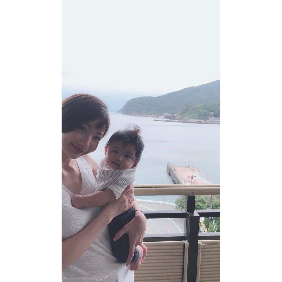 村本れいさんのインスタグラム写真 - (村本れいInstagram)「部屋付き温泉❤️﻿ ﻿ ﻿ ﻿ 3枚目は変な顔ばっかりしてくる﻿ 息子の真似﻿ ﻿ ﻿ ﻿ ﻿ ﻿ ﻿ #温泉旅館 #部屋付き風呂 ﻿ ﻿#部屋付き露天風呂 ﻿ #生後3ヶ月#ベビー服 #ベビコーデ #gapbaby #UNIQLOベビー﻿ #0歳 #3カ月 #男の子ベビー #一人っ子﻿ #新米ママ #ママ一年生 #ママスタグラム﻿ #親バカ部  #親バカ部ig_baby ﻿ #東京ママ #赤ちゃんのいる生活#無痛分娩 ﻿ #ママコーデ」9月15日 14時24分 - raymuramoto