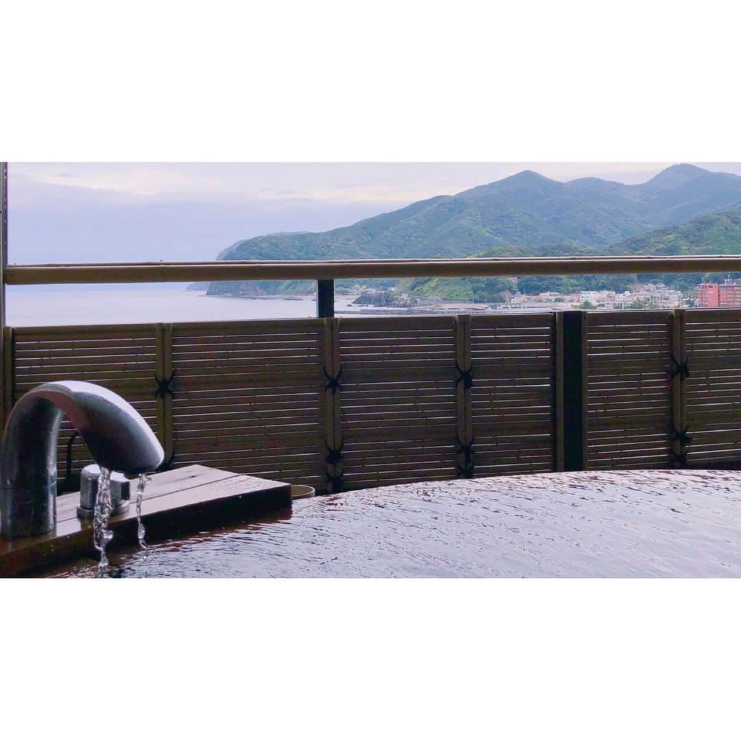 村本れいさんのインスタグラム写真 - (村本れいInstagram)「部屋付き温泉❤️﻿ ﻿ ﻿ ﻿ 3枚目は変な顔ばっかりしてくる﻿ 息子の真似﻿ ﻿ ﻿ ﻿ ﻿ ﻿ ﻿ #温泉旅館 #部屋付き風呂 ﻿ ﻿#部屋付き露天風呂 ﻿ #生後3ヶ月#ベビー服 #ベビコーデ #gapbaby #UNIQLOベビー﻿ #0歳 #3カ月 #男の子ベビー #一人っ子﻿ #新米ママ #ママ一年生 #ママスタグラム﻿ #親バカ部  #親バカ部ig_baby ﻿ #東京ママ #赤ちゃんのいる生活#無痛分娩 ﻿ #ママコーデ」9月15日 14時24分 - raymuramoto