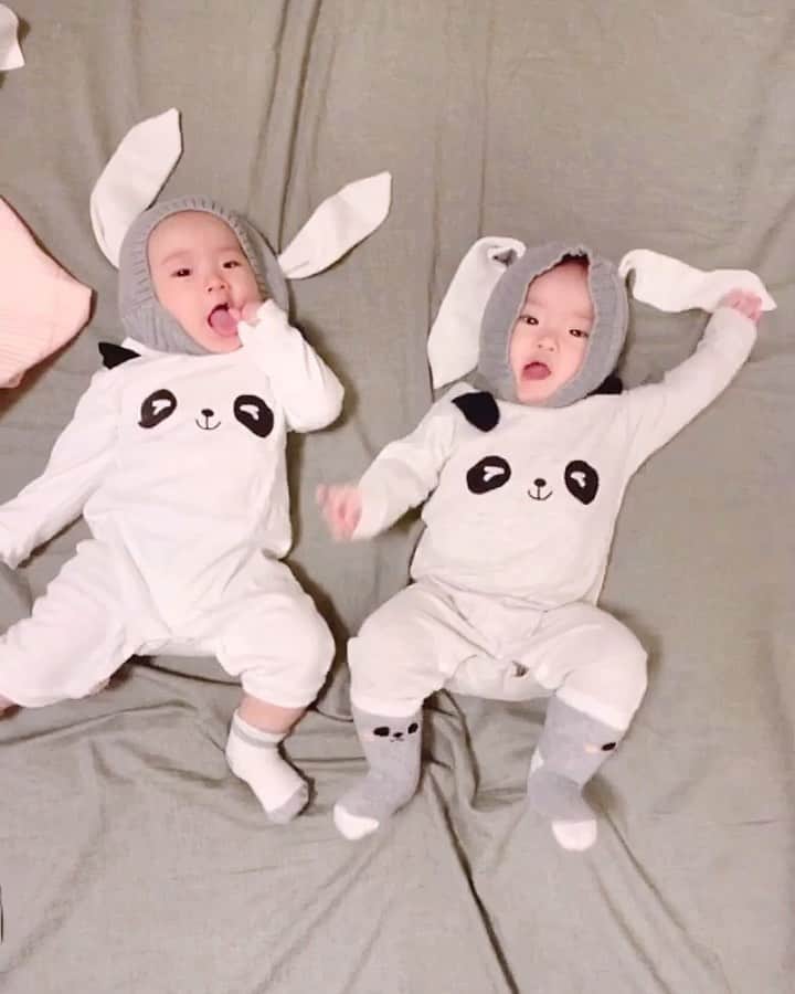 ジェシカ・ヤマダのインスタグラム：「🐰🐼 @jessbebes 🐼🐰 #jessbebes #possessiveobsessivemom」