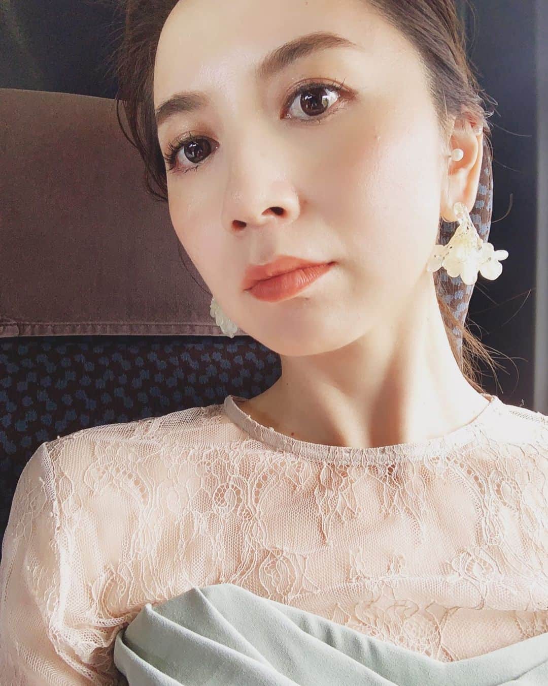 ungrid_minamiのインスタグラム：「. 従兄弟の結婚式で長崎へ、、♡ 👨🏻は隣で最近買ったニンテンドースイッチを永遠としてる #休日#♡」