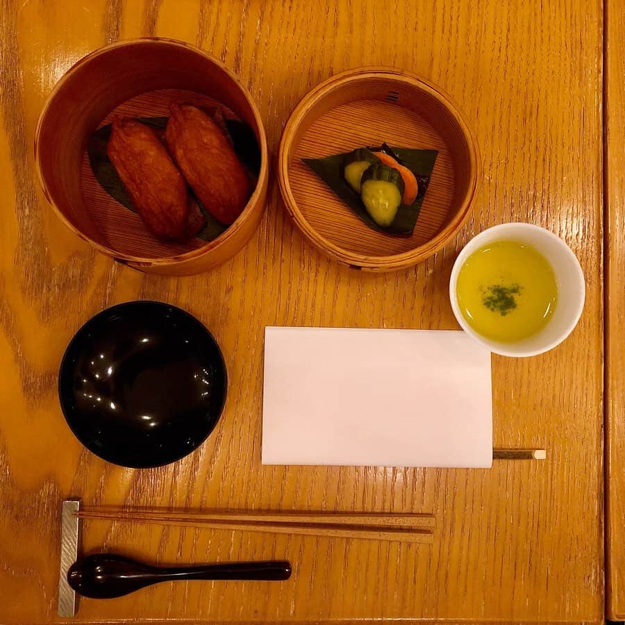 蒼羽りくさんのインスタグラム写真 - (蒼羽りくInstagram)「. . .  先日、素敵な日本茶専門店に行ってきました✨ . . . 《日本のティーサロン》をコンセプトにされていて、 沢山の茶葉から2種類を選ぶ🤔 本当に苦労しました。。。 結局…4種類までしか決められませんでした🤣 そして、【和のアフタヌーンティー】をいただきました😋 お茶もアフタヌーンティーでも季節を感じるものがあり… ギリギリ夏を感じるタイミングでしたので、 秋にも行かなきゃ❣️ . . . . #和のアフタヌーンティー #日本茶 #沢山あって #選ぶのも楽しい です #ほっこり 時間です #もちろん #お茶 も #アフタヌーンティー も #美味しかった です」9月15日 14時50分 - riku_sorahane