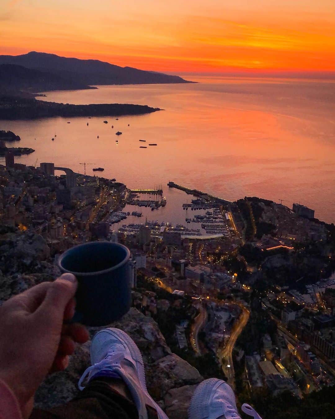 ジェームズ・ロシターのインスタグラム：「Sunday Morning coffee...」