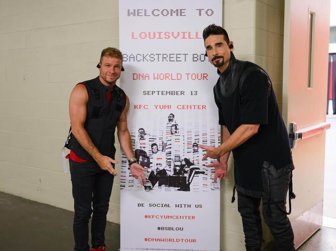 backstreetboysさんのインスタグラム写真 - (backstreetboysInstagram)「Thanks for all the love Kentucky 🖤 Was great to be back! #BSBLOU #DNAWorldTour」9月15日 6時46分 - backstreetboys