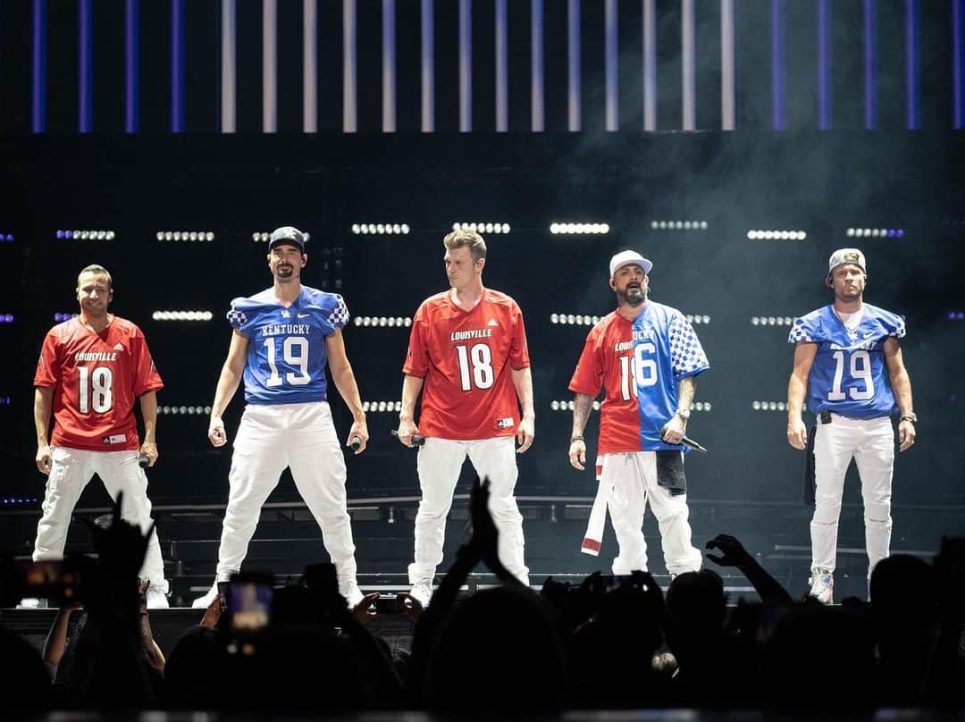 backstreetboysさんのインスタグラム写真 - (backstreetboysInstagram)「Thanks for all the love Kentucky 🖤 Was great to be back! #BSBLOU #DNAWorldTour」9月15日 6時46分 - backstreetboys