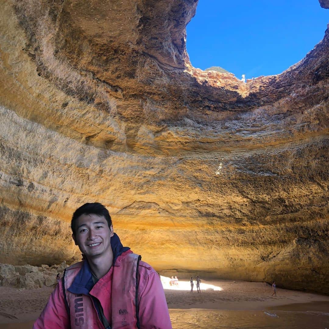 アグネス・チャンさんのインスタグラム写真 - (アグネス・チャンInstagram)「Me and my son in Lagos Portugal. It’s all about the caves. Nature at its best.」9月15日 7時01分 - agneschan1