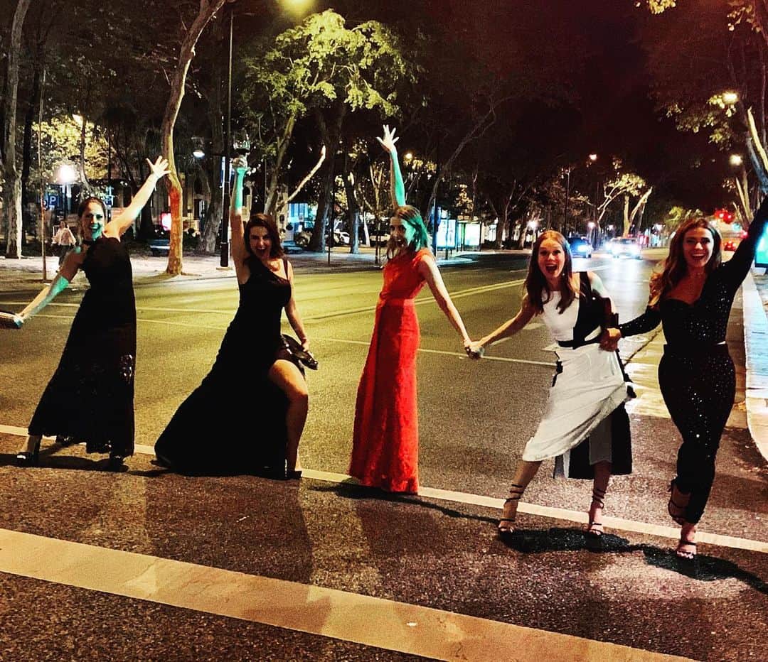Giovanna Antonelliのインスタグラム：「'Recuerdos' de alegria!!!! 💃🏽 @laisbartoli @dudapl @marixioficial #ursula 🇵🇹」