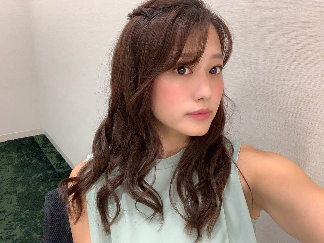 のインスタグラム：「. いいかげん髪切ろうかな🤔 まずは肩ぐらい？ それともいっきにボブぐらい？ . . #最近の悩み#今日も合宿 #がんばろう#ヨガインストラクター #学びの毎日に感謝  #須貝茉彩」