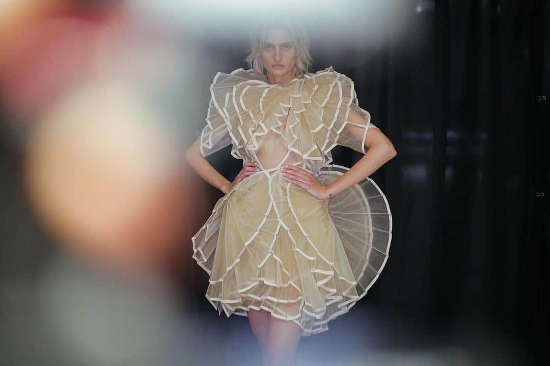 スリーアズフォーのインスタグラム：「“Human plant” picture by @schohaja Featuring @veronikavilim @thelionsny Thank you everyone that was a part and helped to make our show #threeasfour happen: casting @barbarapfister @style360nyfw @klarna @klarna.usa @skechers @rado @jvincentmakeup @nymbrands sound: @benbrunnemer  animation film/ show visuals @brainclosed @georgiastudio production @isewhitestylist @marcelokrasilcic studio team : @autumnbeckens [Studio Team] Nina, Alex, Yi Hsuan, Viola, Sarah, Lilly, Wen-Shin, Yuchen, Michelle,Samyukta, Dante, Laureline, Chandler, Natalia, Annie, Paolo, Mark , Ti and Philip wyatt , @showroomseven @mandieerickson all our beautiful models and their agents and the universe ! 🙏🏻🙏🏻🙏🏻 #humanplant #human #plant #ss2020 #nyfw #fashionweek #fashionweeknyc #backstage #threeasfour」