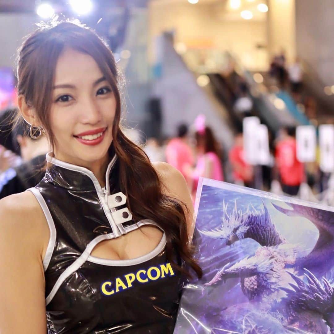 蒼怜奈のインスタグラム：「東京ゲームショウ4日目始まります🙋‍♀️ カプコンに来ていただいたみなさんほんとにありがとうございます。 最後まで楽しもうね😘  #東京ゲームショウ #東京ゲームショウ2019 #TGS #tgs2019 #コンパニオン #カプコン #capcom #モンハン #monsterhunter #ロックマン #つ団子　#蒼怜奈 #あおいれいな」