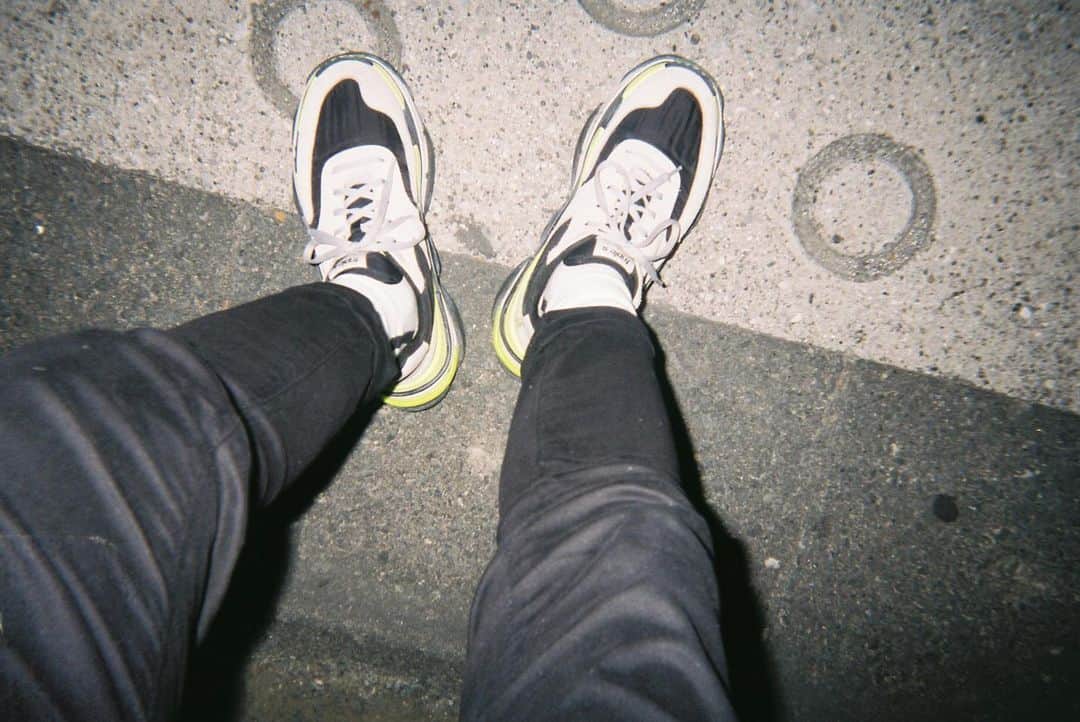 池添俊亮さんのインスタグラム写真 - (池添俊亮Instagram)「可愛い靴下集めるのすき。ちらっと見えるとこのお洒落。  #film」9月15日 7時50分 - zoe_boy_0427