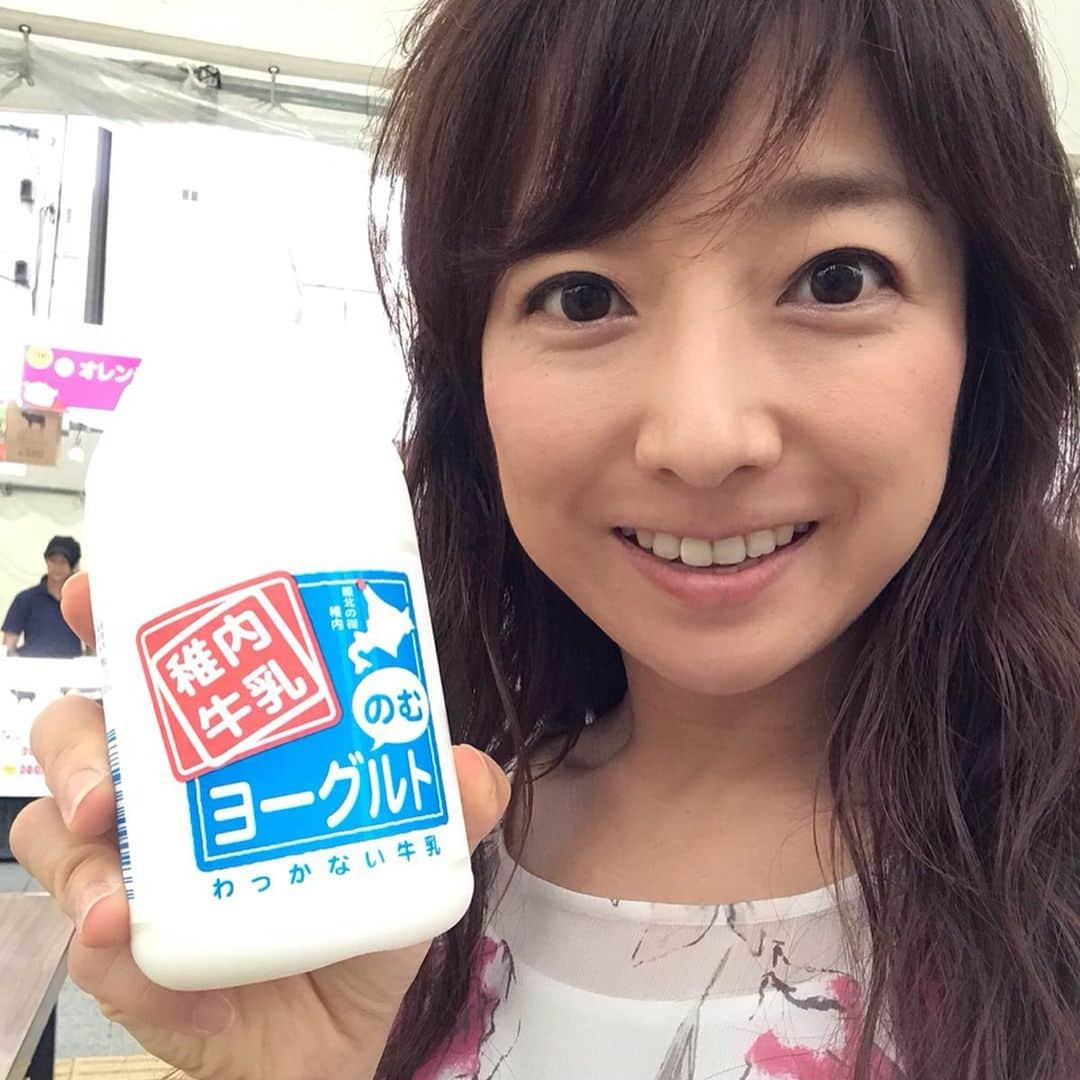 佐藤彩さんのインスタグラム写真 - (佐藤彩Instagram)「旭川で昨日から始まった、北の恵み食べマルシェに行ってきました😊  旭川駅前広場や買物公園など、全長約1.7キロに渡って300店を超えるお店がずらりと並んでいます。  それぞれのエリアごとに、地域が分かれていたり、スイーツゾーンや学生さんのお店が並ぶゾーンがあったり…歩きながらお店を見ているだけでも楽しかったですよ😊  道北を中心としたご当地グルメが盛りだくさんのイベントなので、私は普段あまりお目にかかる機会のなかったグルメもたっぷり堪能✨  お肉や牡蠣、かまぼこなどいろいろ楽しみましたが、大好きな音威子府そばも食べられて幸せです😆  北の恵み食べマルシェは、明日まで、旭川中心部で開催✨ 明日はファイターズの試合も旭川でありますね！ グルメとファイターズ、ぜひ楽しんでください☺️ それでは、私は今日は平取町で沙流川まつりを盛り上げられるよう頑張ります！  #旭川 #北の恵み食べマルシェ  #道北グルメ #大集合 #稚内牛乳のむヨーグルト  #音威子府そば  #HBC #アナウンサー #佐藤彩」9月15日 7時51分 - hbc_ayasato