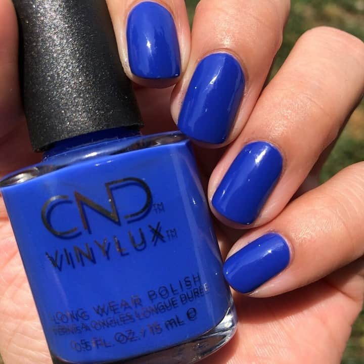 ULTA Beautyさんのインスタグラム写真 - (ULTA BeautyInstagram)「We call these nails: The Bold and The Blue-tiful 💙@mylacqueredlife used @cndworld Vinylux Polish in Blue Eyeshadow.  Beauty, your way 🙌 Share your pics with us by using #ultabeauty! #Regram 📷: @mylacqueredlife」9月15日 7時54分 - ultabeauty