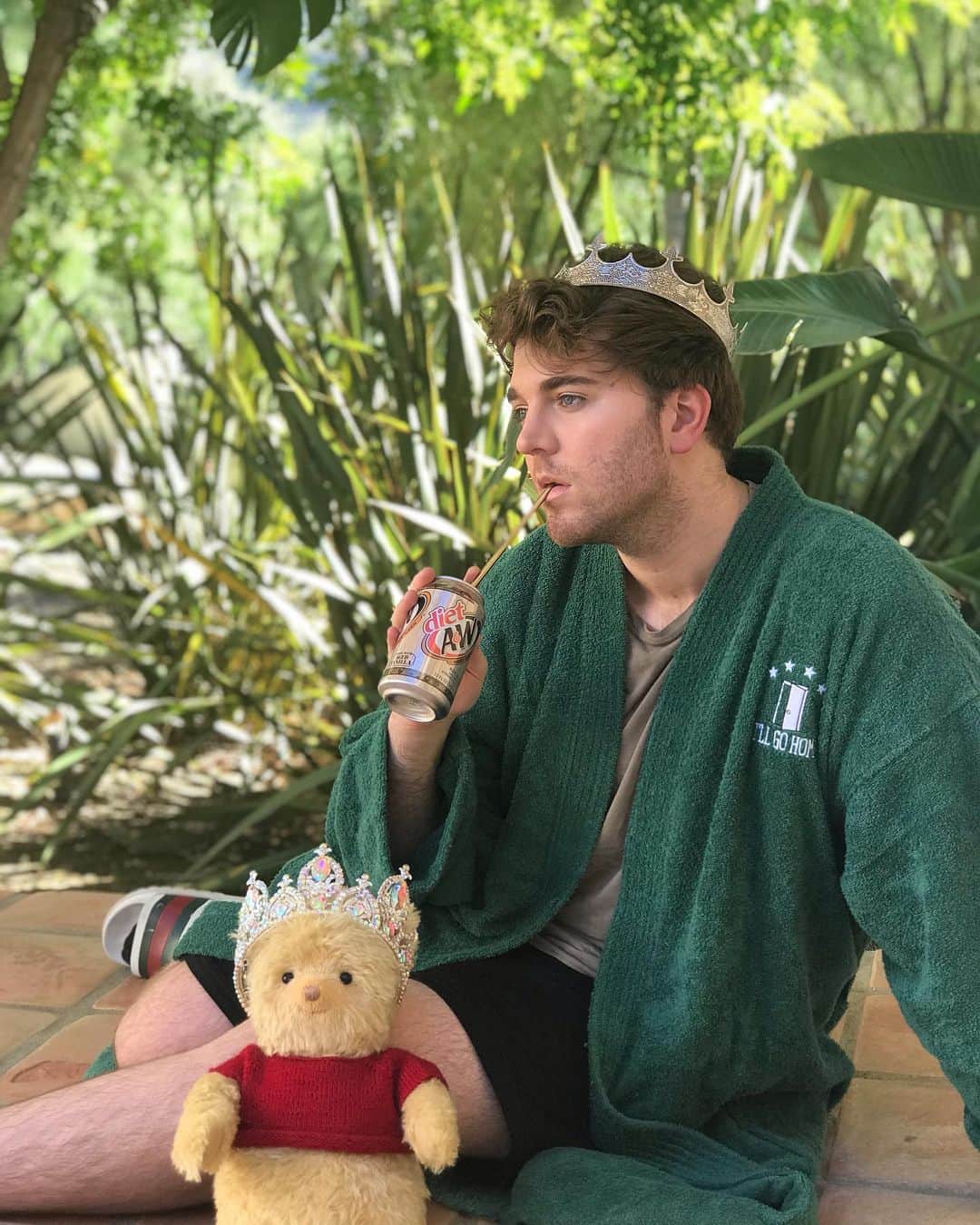 シェーン・ドーソンのインスタグラム：「I know what you’re thinking and yes, i’ve lost my mind. 🧸🤴🏻」