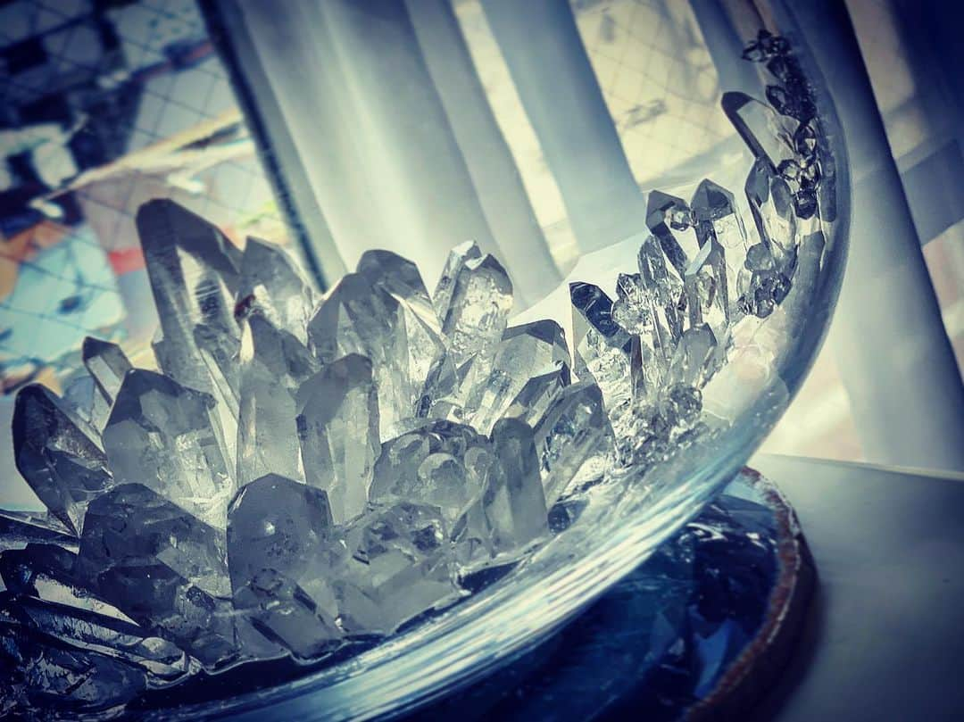 澤田友美さんのインスタグラム写真 - (澤田友美Instagram)「. Crystal Artwork 💎 . . . #artwork #crystal #herkimerdiamond #interior #interiordesign」9月15日 7時59分 - tomomi__sawada