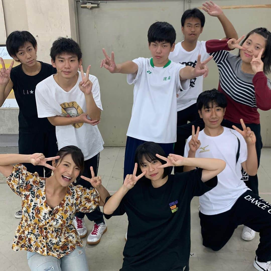 きのせひかるさんのインスタグラム写真 - (きのせひかるInstagram)「きのうエルシアターで行われた #全国高等学校日本大通りストリートダンスバトル 関西予選に出場したチームを 取材させていただいたよ✌️ . 私も高校生の頃はダンス部に所属していて みんなで踊ったり騒いだり喋ったり？していたので この空気感がなつかしかった✨ . #四條畷学園高等学校 Unite #大成学院大学高等学校 amaz & Defy ありがとう❤️ . おつかれさまでした🌈 . . . #高校生 #ダンス部 #青春 #高校ダンス部  #日本大通りストリートダンスバトル  #四條畷学園高校 #大成学院大学高校  #ジェイコム #jcom #ジモスポ #ローカルタレント #リポーター #インタビュアー #エルシアター #ダンサー #かわいい #仲良し #名阪行きたかった」9月15日 8時42分 - hikarukinose