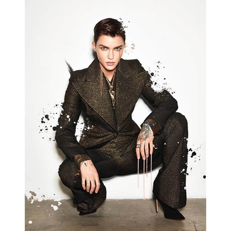 ブラッド・ゴレスキーさんのインスタグラム写真 - (ブラッド・ゴレスキーInstagram)「@rubyrose suits up for Emmy magazine styled by me. #tapforcredits 📷 @mikeruizone 💁🏻‍♀️ @riawna 💄 @karayoshimotobua 🐶 @angelcitypits #adoptdontshop」9月15日 8時54分 - bradgoreski