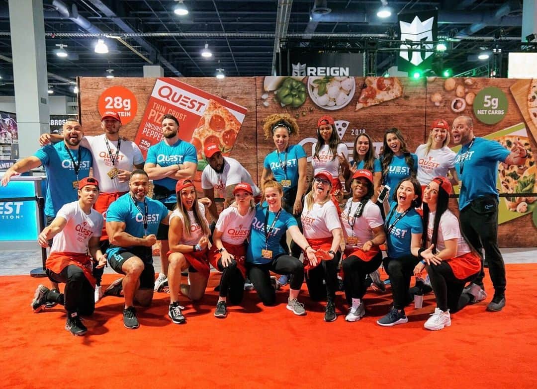 questnutritionさんのインスタグラム写真 - (questnutritionInstagram)「It’s a wrap! Thank you so much to everyone who stopped by our @mrolympiallc booth! 😍 We had an amazing time meeting you! See you next time. 🙌😊🙏 #OnaQuest」9月15日 9時15分 - questnutrition