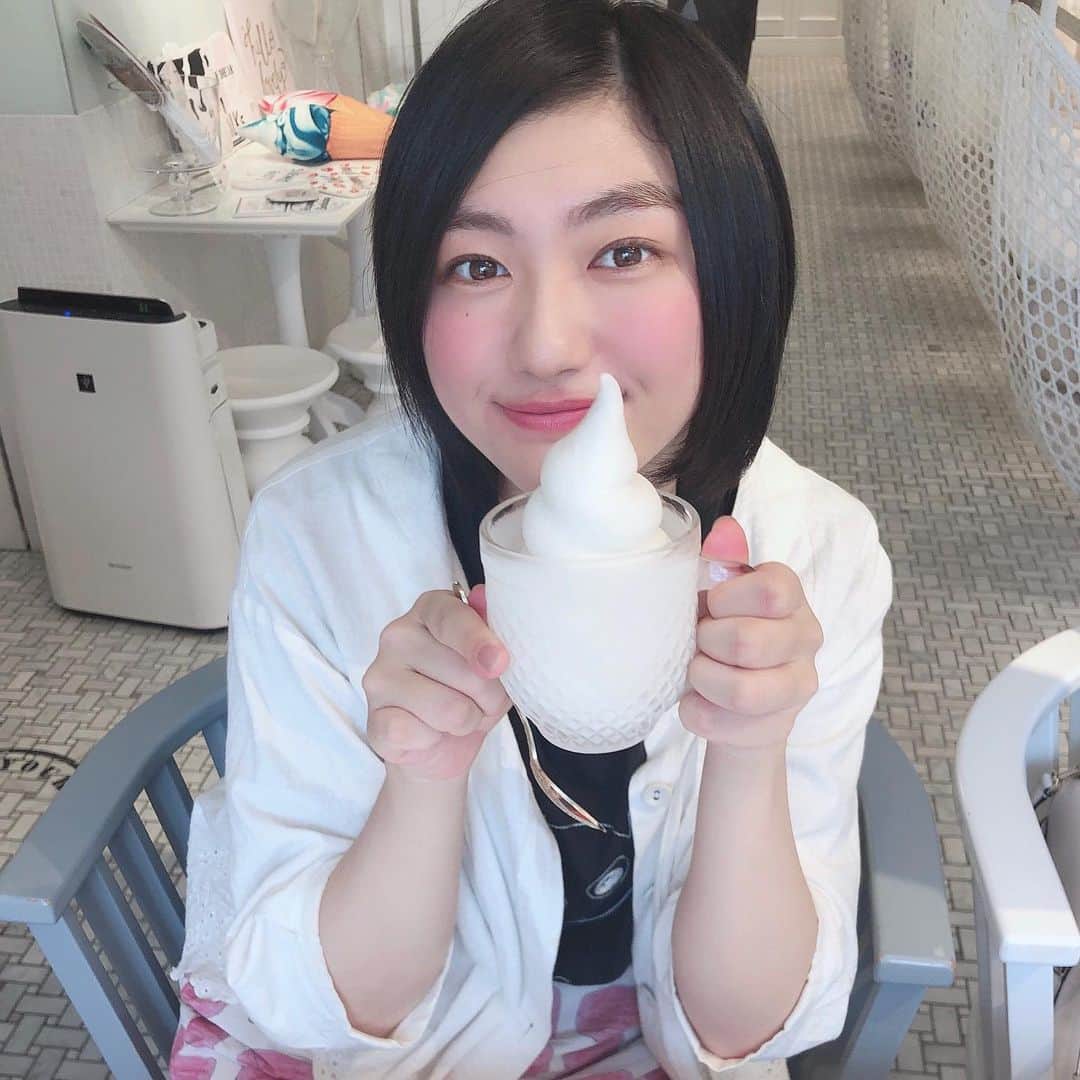 小林歌穂さんのインスタグラム写真 - (小林歌穂Instagram)「女子！！女子なソフトクリーム食べた！﻿ 美味しかった(・∀・)﻿ ﻿ ﻿ #小林歌穂#おしゃれソフトクリームだ#ソフトクリームと呼んで良いのか#あはは」9月15日 9時29分 - kobayashi_kaho_official