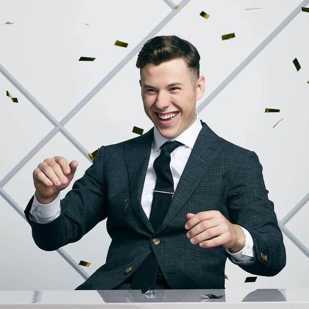 Nolan Gouldのインスタグラム：「You'd react the same way if someone had just thrown confetti at your face. @abcmodernfam season 11 promos out now! The final season starts September 25th.」