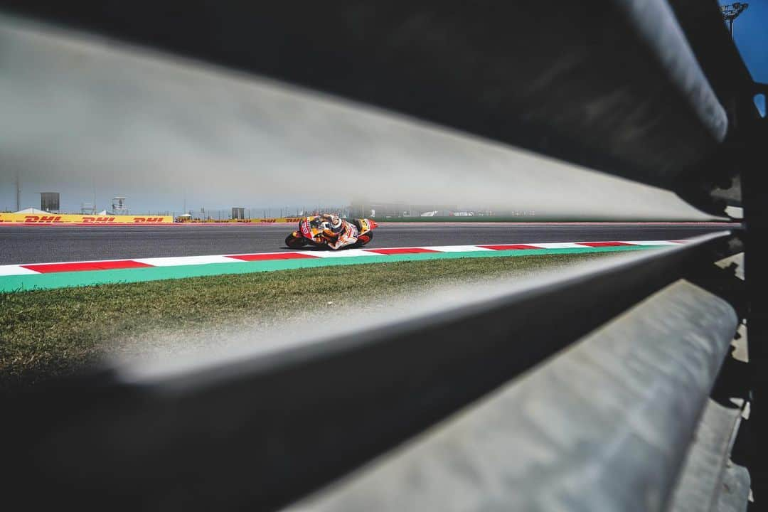 レプソル・ホンダさんのインスタグラム写真 - (レプソル・ホンダInstagram)「Fine margins in Misano • • • • #SanMarinoGP #25RepsolHonda #Repsol #MotoGP #Honda #Racing #RepsolHonda #HRC #RC213V #JL99 #JorgeLorenzo #JL99😈 #ThePowerOfDreams #Motorcycle #Italy #Rimini #SanMarino #MisanoGP」9月15日 15時22分 - hrc_motogp