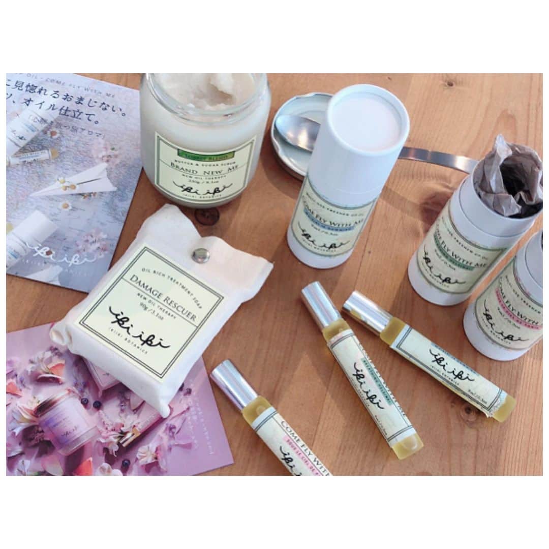 rinaのインスタグラム：「. @fabgearyukirin3 さん、 @rie_tsugita さん主催の @greenbeautysession #greenbeautysession に、参加しております🌱 . @ikiiki_botanics #ikiikibotanics ねっとりもっちり感覚が新しい、 植物オイルがたっぷり配合された オイル洗顔石鹸や、 シュガースクラブ、 ロールオンオイル。 . シンプルなラインナップながら 全部欲しいアイテムばかり！笑 見た目も可愛いですが、 こだわり成分の本格派コスメ✨ . #gbs #gbs_ikiikibotanics #beauty #natural #cosmetics #ナチュラル #ナチュラルコスメ #スキンケア #コスメ #ビューティー」
