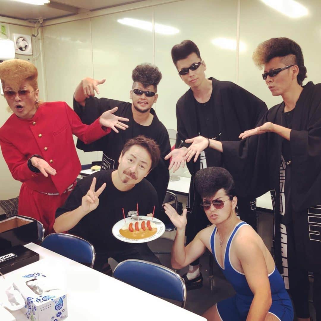 こーいちのインスタグラム：「氣志團ありがとう！  #氣志團万博最高かよ #10FEET #KOKOICHI #カレー風チョコ」
