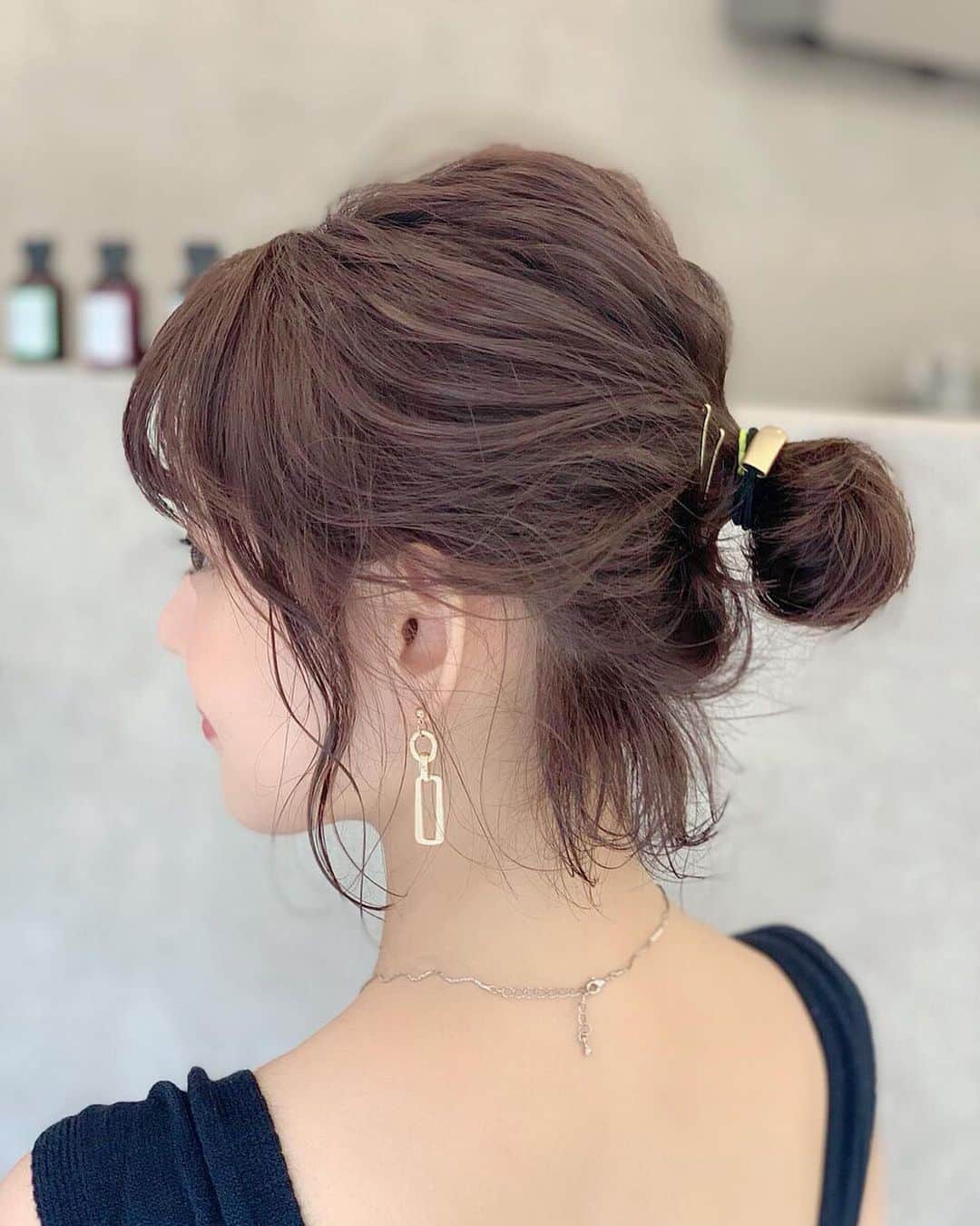 林村ゆかりのインスタグラム：「今日は#ultrajapan へ！ 行くのは何気に3度目。ちょい派手目な格好したくて…今回は美容院でアレンジやってもらいました❤︎ゴールドピン×ゴールドアクセ。また全身載せます😂 ⠀ ⠀ ⠀ #ヘアセット#ヘアアレンジ#アレンジヘア#フェスコーデ #フェスヘアアレンジ #ウルトラ#ウルトラジャパン2019#美容#美容好き#コーディネート#コーデ#美意識」