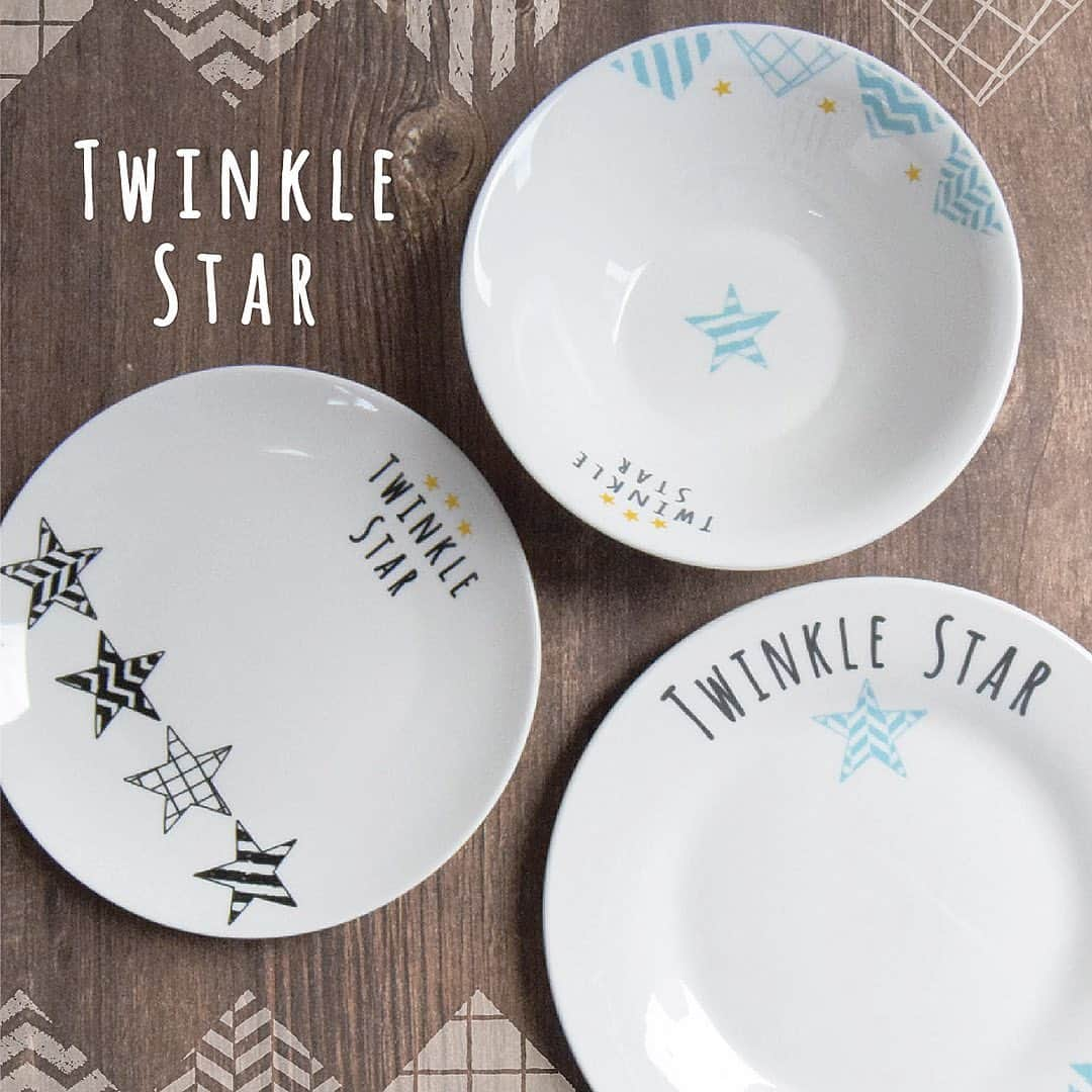 ダイソーさんのインスタグラム写真 - (ダイソーInstagram)「★TWINKLE STAR シリーズ★シンプルな星柄食器で食卓を彩る！  ボウル（ツインクルスター、約１５ｃｍ） ディナープレート（ツインクルスター、約２２．７ｃｍ） マグ（ツインクルスター） ボウル（ツインクルスター、約１１ｃｍ） スーププレート（ツインクルスター、約２０ｃｍ） プレート（ツインクルスター、約１９．２ｃｍ）  プレート（ツインクルスター、約１６．６ｃｍ）  各種100円(税抜) ※店舗によって品揃えが異なり、在庫がない場合がございます ※商品パッケージ裏面の説明文を読んで正しくご使用ください  #ダイソー #daiso #daisojapan #100yen #100均 #100均パトロール #お皿 #食器 #テーブルウェア #テーブル」9月15日 10時03分 - daiso_official