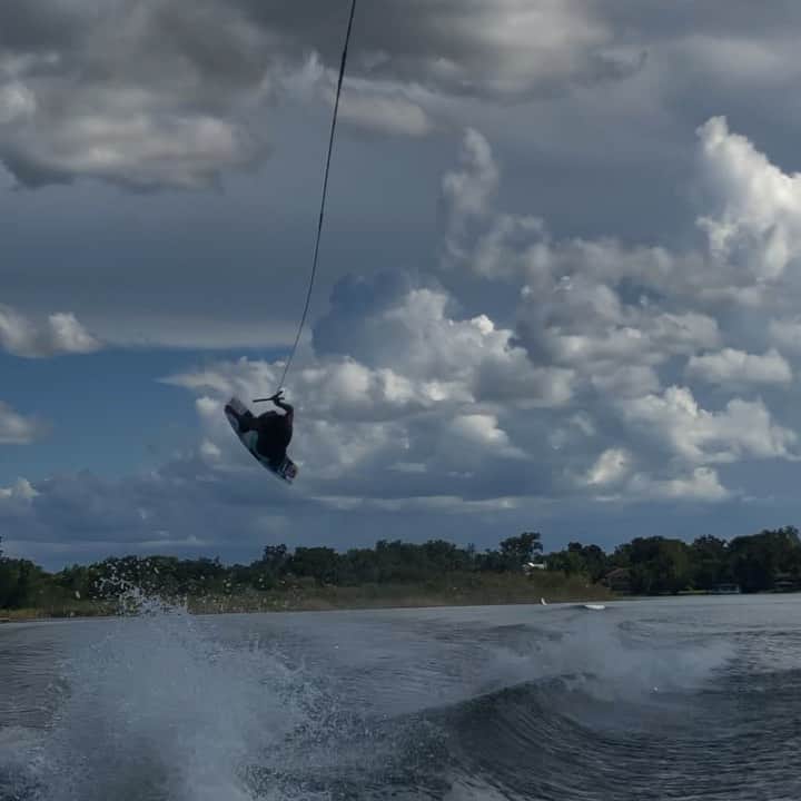 手塚翔太のインスタグラム：「One of the cleanest one I’ve ever done😜👊🏻💥 🎥:@yukiyokoyama」