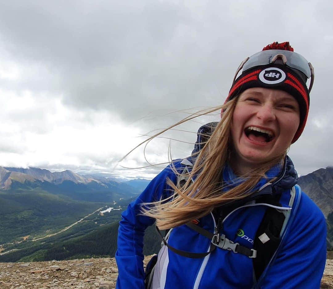 ヘイリー・ベルさんのインスタグラム写真 - (ヘイリー・ベルInstagram)「When in doubt, hike it out! . 📸: @thejohn_andonly . . . . #hikealberta #explorealberta #kananaskis #kcountry #hike #tentridge #ridgewalk」9月15日 10時21分 - hayleighbell