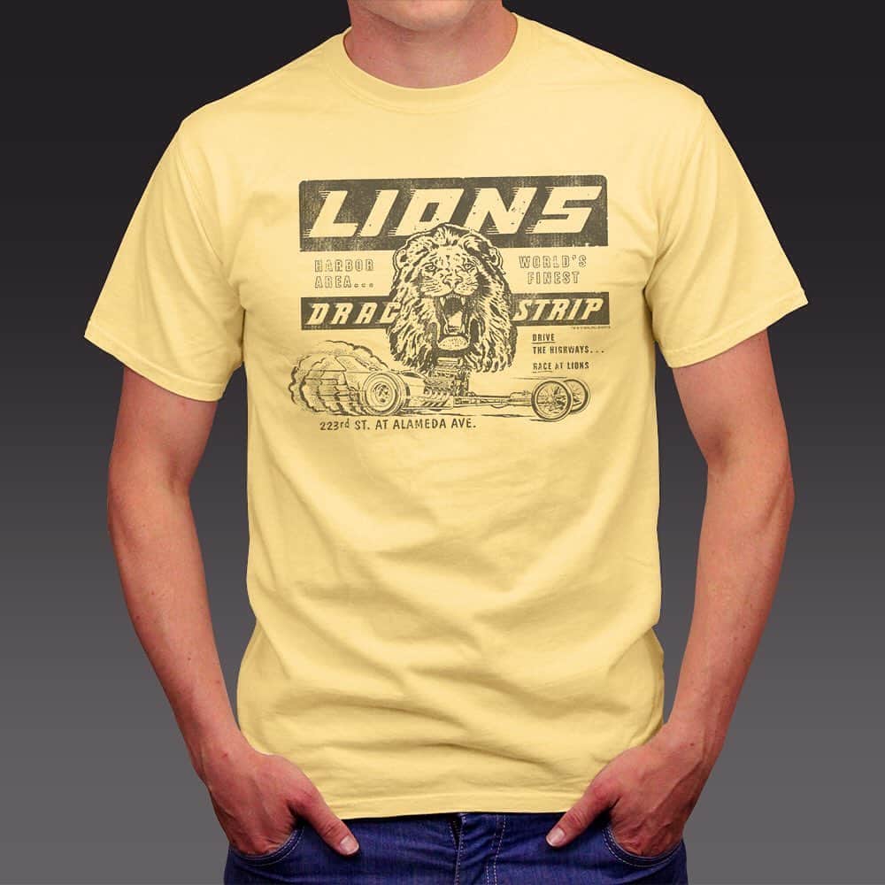 マリブシャツのインスタグラム：「😎World Famous 70's "Lions Drag Strip" men's T available online only💨  Shop link in Bio」
