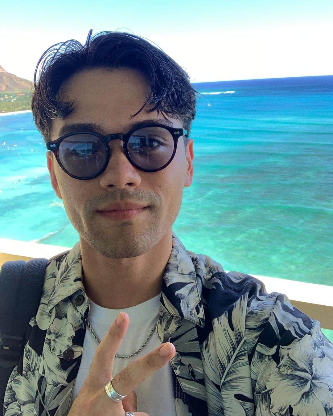 ジュリアン・ヤオ・ジョイエロのインスタグラム：「hawaii selfie no. 7 ✌🏼」