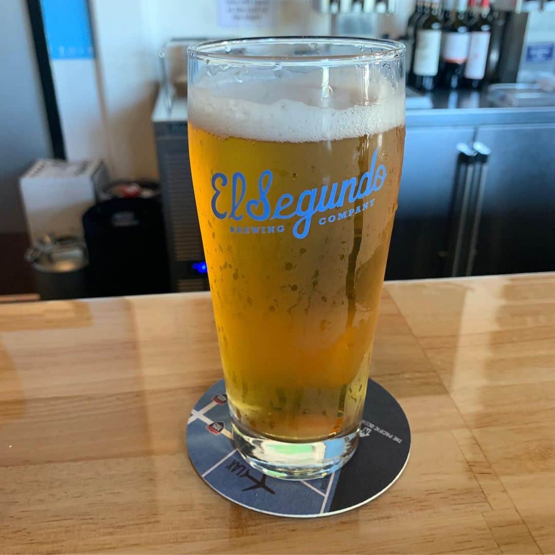 ストーン・コールド・スティーブ・オースチンのインスタグラム：「Beer. pizza. Football.  @esbcsliceandpint Best pizza in LA.  And they serve @esbcbrews  Broken Skull IPA Best IPA in America Cheers!」