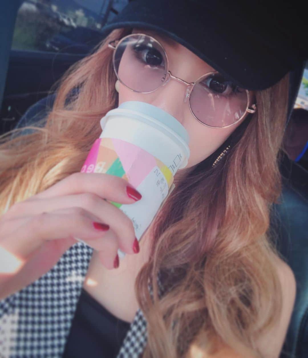のインスタグラム：「☕️☘️♬︎☕️☘️♬︎ ☕️☘️♬︎ #selfie#make#girl#fashion#ootd#me#cafe #中尾みほ#１児ママ#ママ#男の子ママ#スタバ」