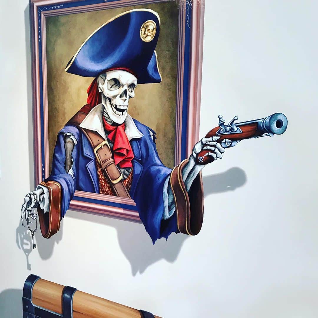 箱根小涌園 ユネッサンさんのインスタグラム写真 - (箱根小涌園 ユネッサンInstagram)「﻿ ﻿ ＼箱根でトリックアート！／﻿ ﻿ ﻿ ユネッサン1階で、現在﻿ トリックアート迷宮館を﻿ 開催しております♪﻿ ﻿ ﻿ 見て、触れて、面白おかしな﻿ 写真が撮れるトリックアート！﻿ 秘訣は、﻿ カメラマンの具体的な指示と﻿ モデルになるかたのステキな﻿ 顔芸とポージングですよ〜〜😂﻿ ﻿ ﻿ 空気椅子…﻿ プルプルしちゃいますけど﻿ マッチングする素敵な絵が撮れちゃいます‼︎﻿ ﻿ ﻿ トリックアート迷宮館in箱根小涌園﻿ 営業時間 ﻿ 10時〜18時 ※平日は17時まで﻿ ﻿ 入場料金﻿ 大人700円、小学生500円、﻿ 小学生未満は無料﻿ ﻿ ﻿ ユネッサンの入場料不要でご利用いただけます！箱根周遊中にぜひお立ち寄りください♡⃛♡⃛♡⃛﻿ ﻿ #箱根#トリックアート#ユネッサン#hakone」9月15日 11時17分 - yunessun_hakone