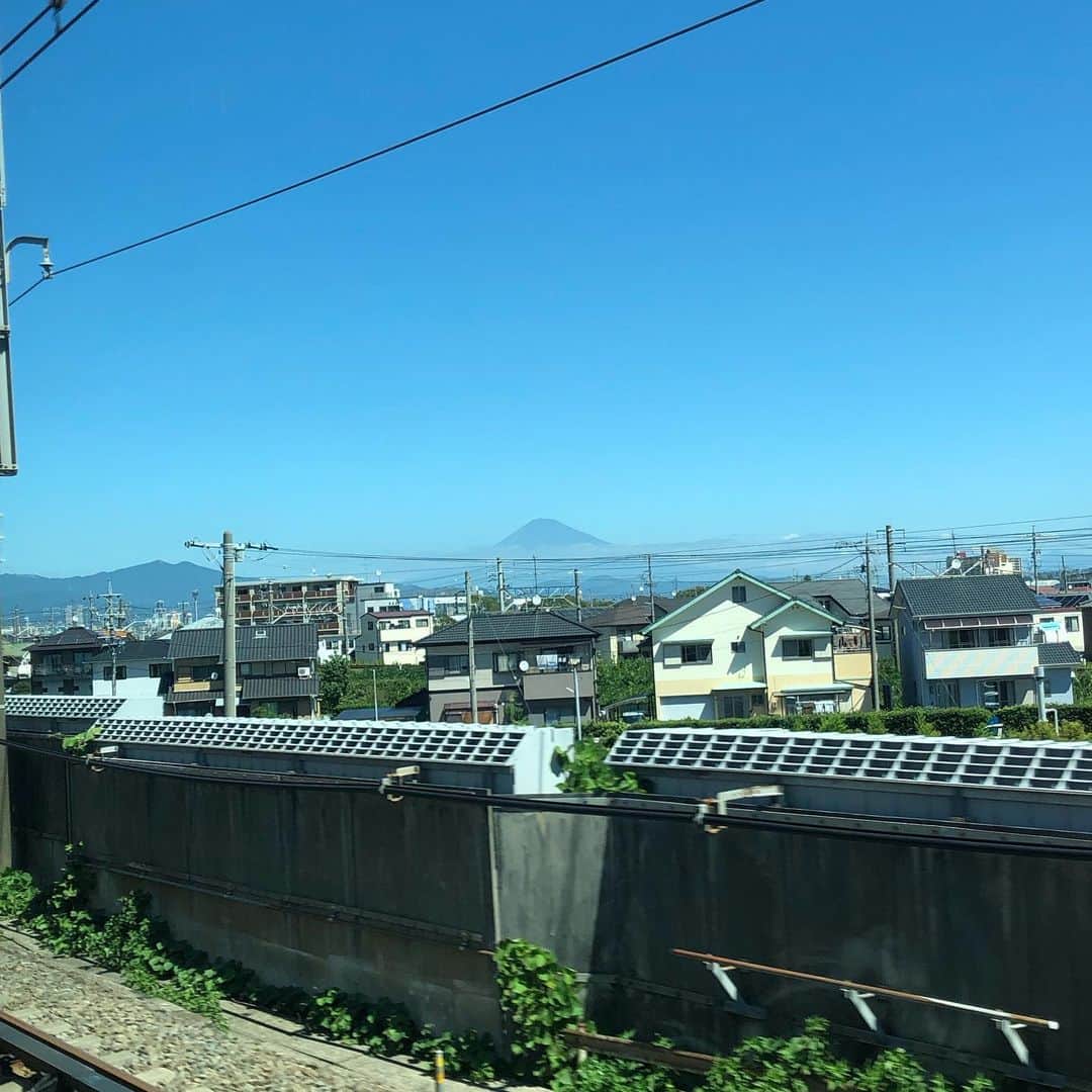 木村卓寛さんのインスタグラム写真 - (木村卓寛Instagram)「新幹線で富士山が見える側じゃない側から見える富士山。 #東京方面からなら #静岡駅を少し過ぎた #このカーブのあたり #お見逃しなく #見えたら #僕のことを思い出して #お忘れなく」9月15日 11時37分 - tenshinkimura