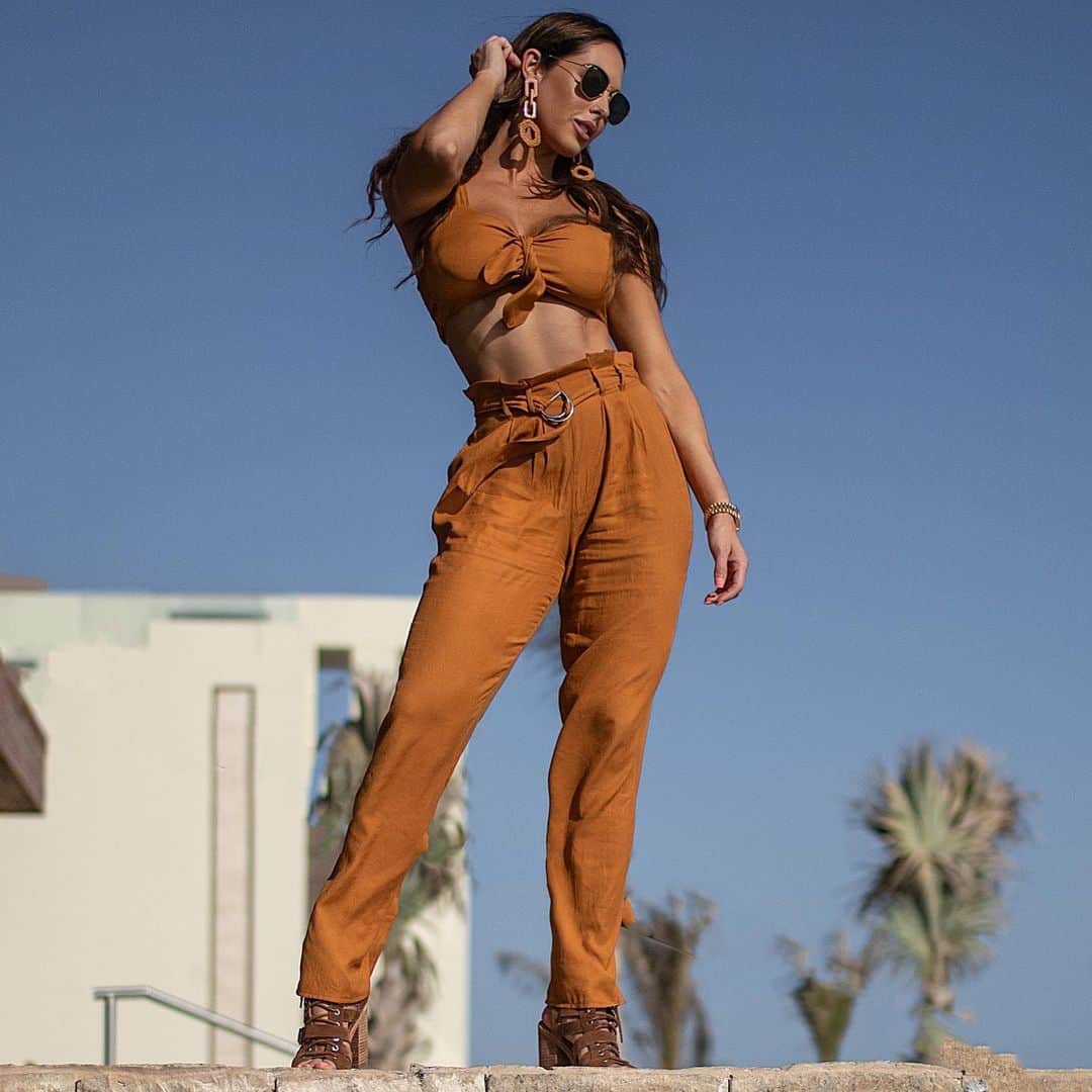 ホープ・ビールのインスタグラム：「Feeling fresh in @fashionnova . Earnings: gotta chain one day earrings in pink . #cabo #fashion #fashionnova #novababe」