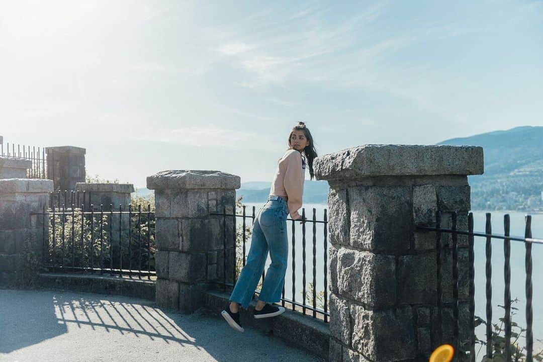 すみれ・ソフィのインスタグラム：「I’m kinda liking this weather! Not too hot not too cold 🌿 but I am a summer girl ✨making the most of summer by being outdoors 💪 最近涼しい感じいいけど夏終わらないで😜暑いの大好きSofi!」