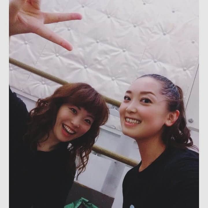 花陽みらさんのインスタグラム写真 - (花陽みらInstagram)「朝活☀️💃11月4日【#Contralto 】のリハーサルでした！﻿ 今回も一緒のちほちゃんと📷✨﻿ ﻿ 汗で髪の毛がはり…ついて(笑)﻿ ﻿ 朝から💃✨﻿ よし！記憶に!!!身体に、今日の振りを刻みこむぞ！！﻿ ﻿ 皆様！！おまちしております！！﻿ チケット、ご連絡おまちしております♪ヽ(´▽｀)/﻿ ﻿ #隼海惺 ゆみちゃん 今回もお世話になっております😢✨💨﻿ ﻿ #池田知穂 ちゃん﻿ #花陽みく」9月15日 12時21分 - miku_hanahi