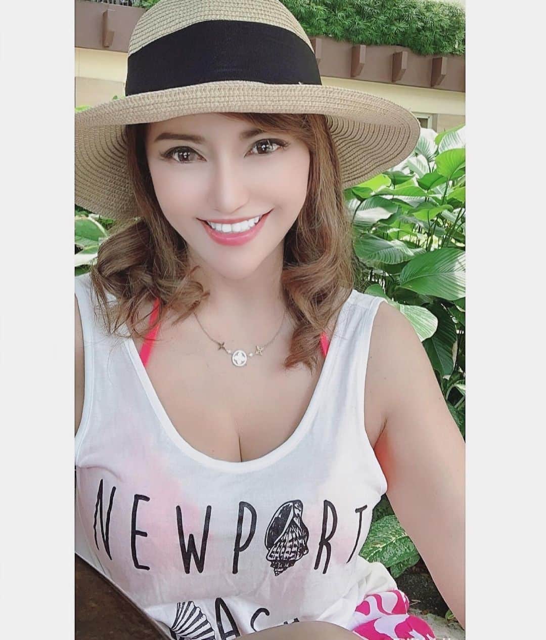 selfieneのインスタグラム：「夏がそろそろ終わるけど 熱狂の跡に何が残ったかな？ ・ 今が楽しければいい ・ そんな考えだと今より良くはならない ＊考えて ＊行動して ＊備えないとだよ ・ 人生120年、まだまだ先は長いよ‼️ ・ ⭐️人生をシフトしたい人は﻿ 私の作ったコミュニティへどうぞ(^^)﻿ ﻿ 特に若い人歓迎します！﻿ まだまだ先は長いからね⭐️﻿ ↓↓↓﻿ @marigram_uu_ ・ ・ ・  #私の夏は終わらない  #500年生きるけどねw #海外投資  #海外旅行  #海外移住  #海外旅行好きな人と繋がりたい」